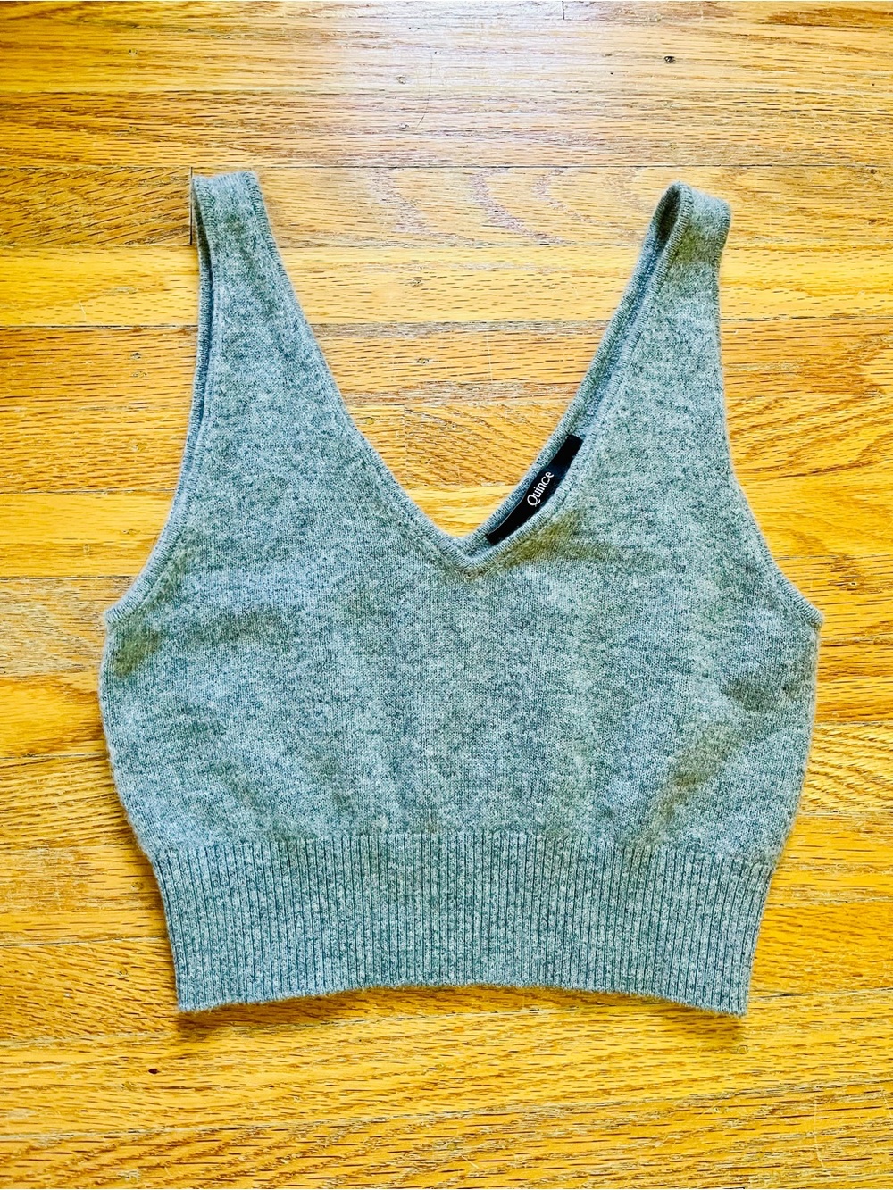 Quince gray heathered Spring 100% Cashmere Cropped V-Tank